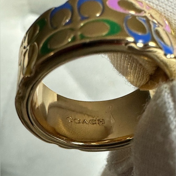 NWT COACH Ring 7 Quilted Signature C Logo Enamel
Ring Band Gold Multicolor - Picture 4 of 5